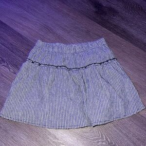 Zara black & white skirt. Size 10. Elastic waist VGUC.